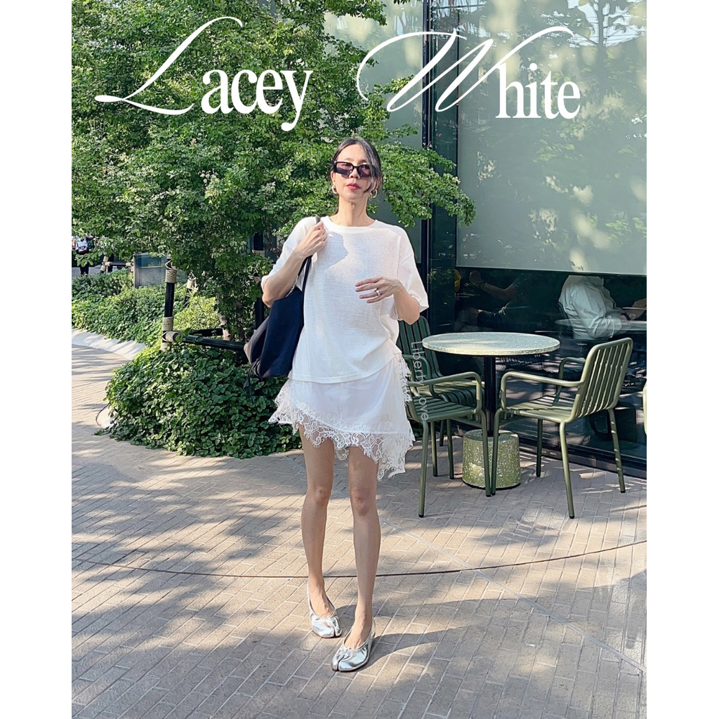 white lace trim oversize tee เสื้อยืดแต่งขอบเฉียงและลูกไมั