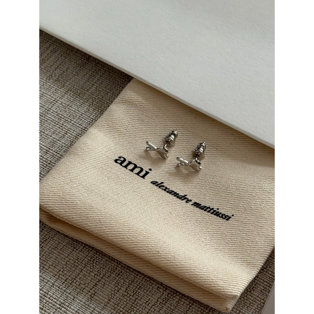 ต่างหู Ami Paris Earring ของแท้ 1 คู่ พร้อมส่ง  สี silver รุ่นใหม่ ❌no bag แมสได้