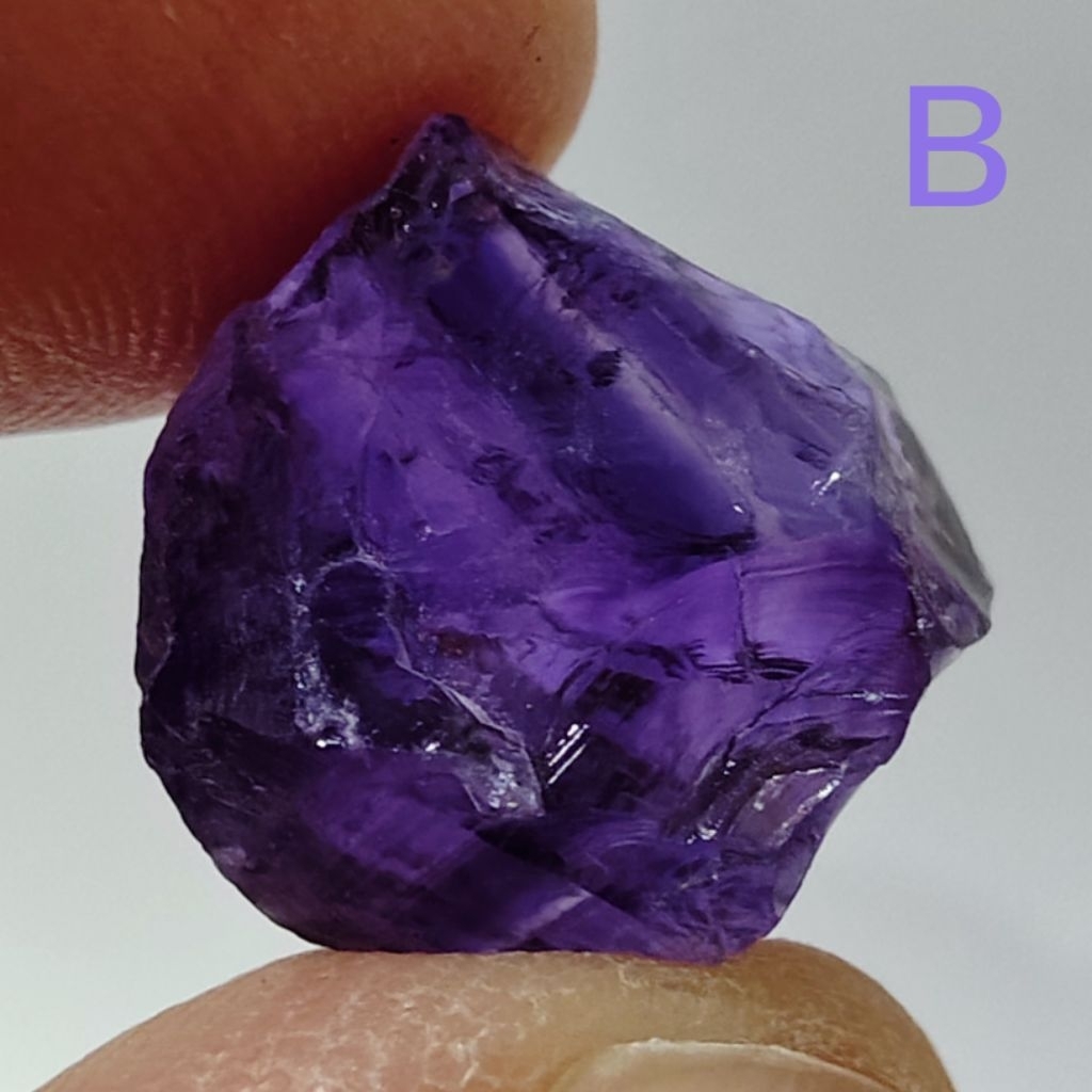 พลอยก้อนอเมทิสต์ เนื้อใส Amethyst rough พลอยดิบ อเมทิสต์ พลอยแท้ อเมทิตส์ ยังไม่ผ่านการเจียระไน อัญมณีประจำราศีกุมภ์
