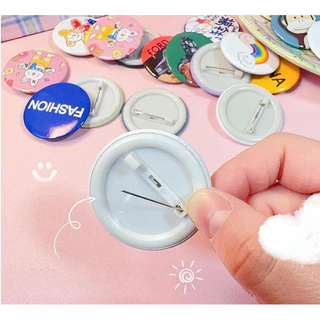 100 ชิ้น เข็มกลัดหลัง วัสดุทำป้ายเปล่า DIY ชิ้นส่วนปุ่มติดเสื้อ ขนาด 25/32/37/44/58 มม. สินค้าพร้อมส่ง