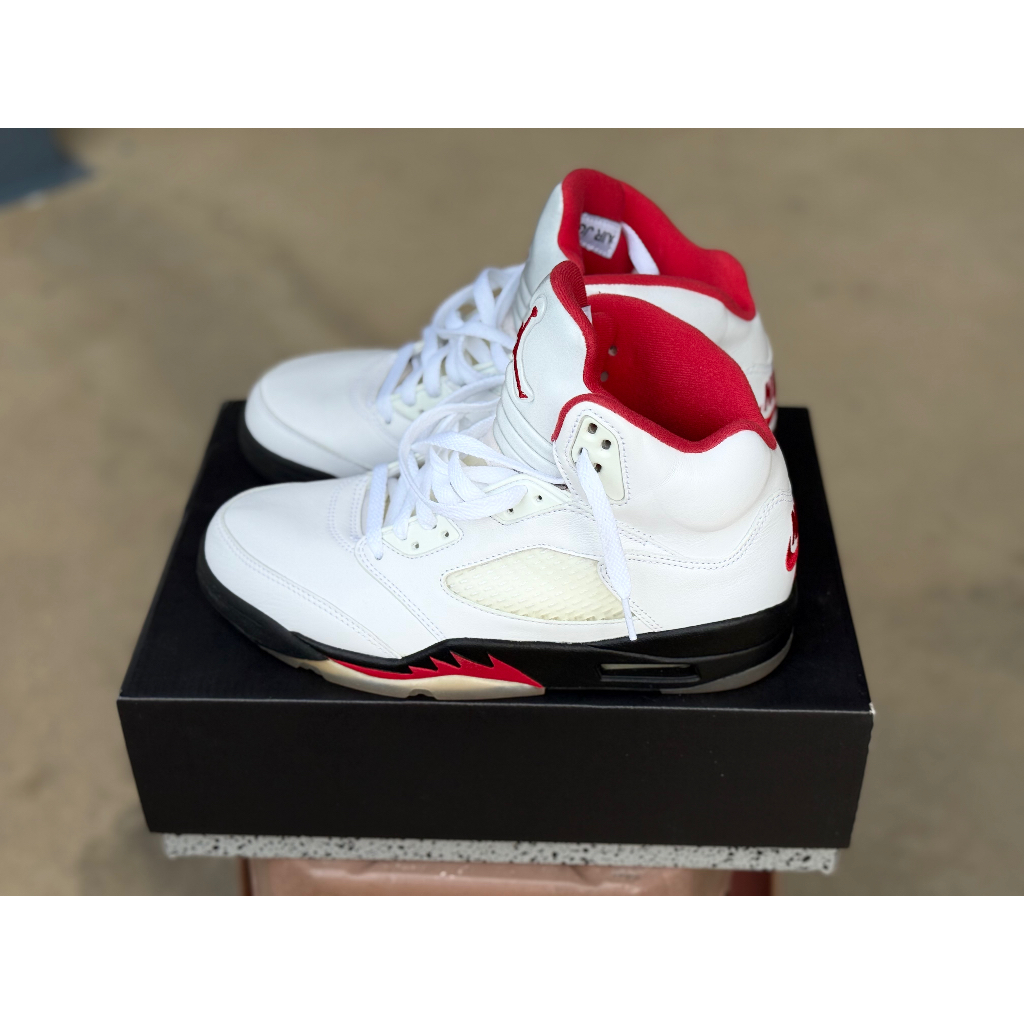 NIKE AIR JORDAN 5 RETRO