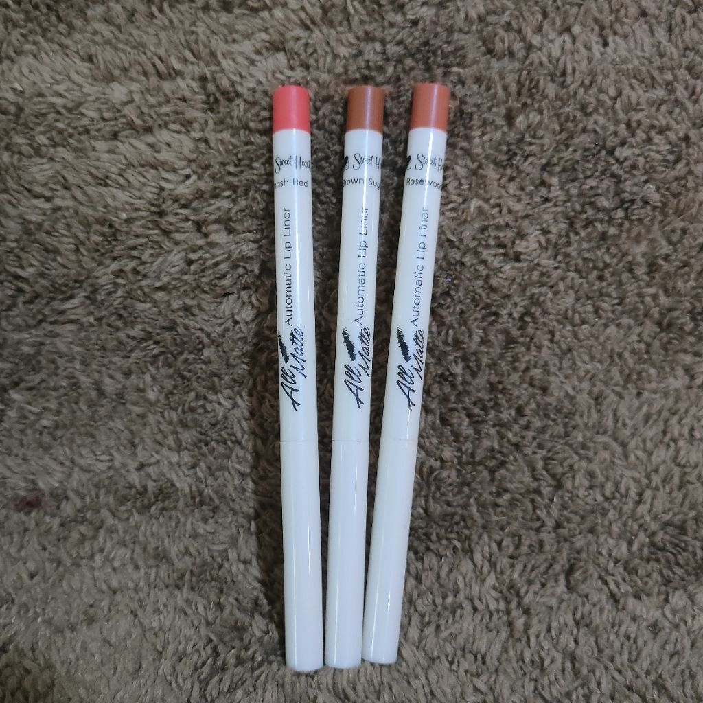 ดินสอเขียนขอบปาก sweet heart มี 3 สี สีสวยชัด สียอดฮิต มีจำนวนจำกัด พร้อมส่ง!!!