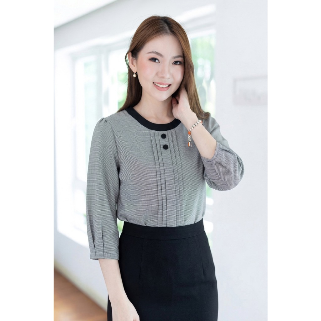 Narinari : MT5842 Front Tuck Blouse เสื้อทำงานแขนยาวสี่ส่วน