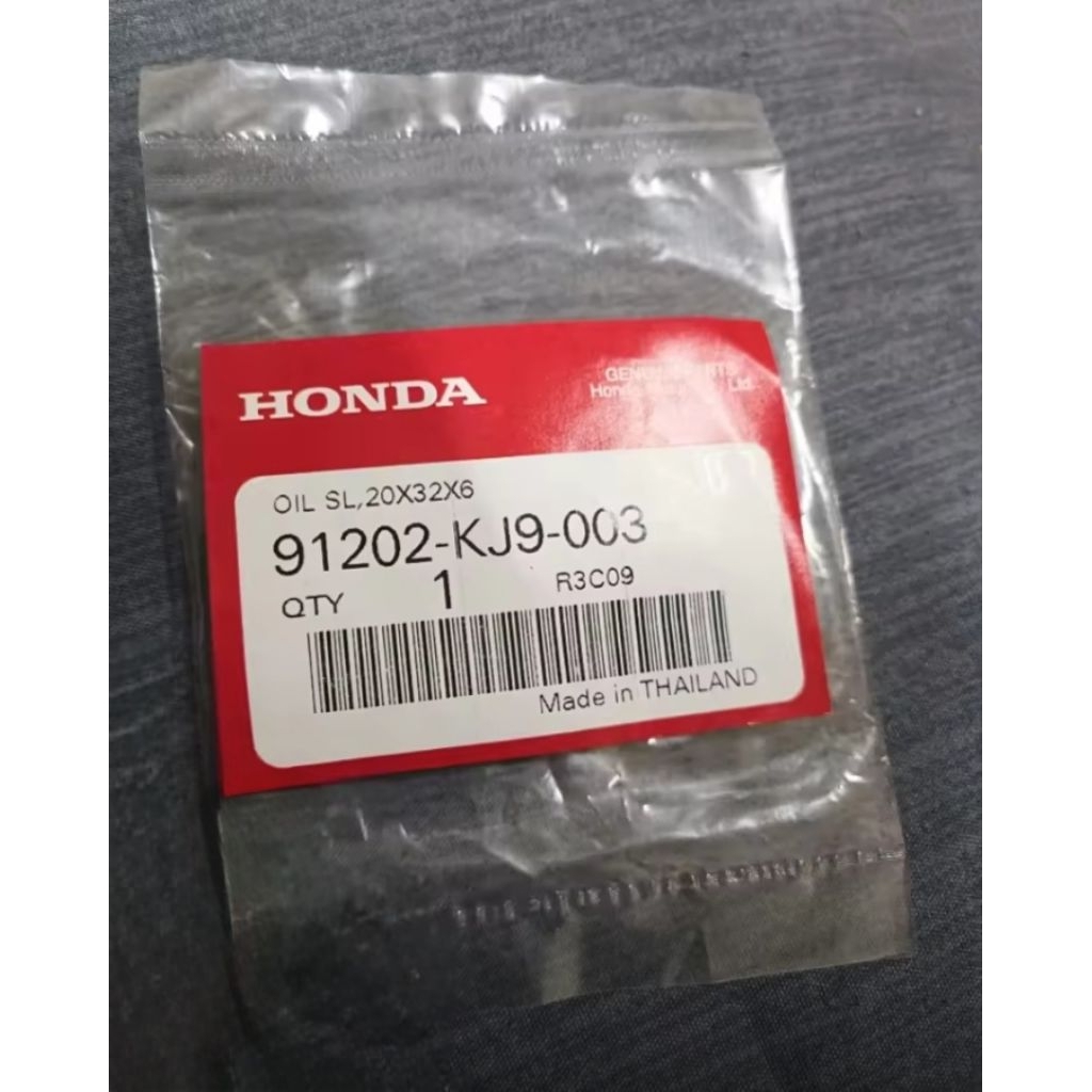 ซีลแกนคลัทช์( 20*32*6 ) HONDA CLICK-110/CLICK-i/SCOOPY-i 2010/ZOOMER-X แท้เบิกศูนย์
 91202-KJ9-003 
