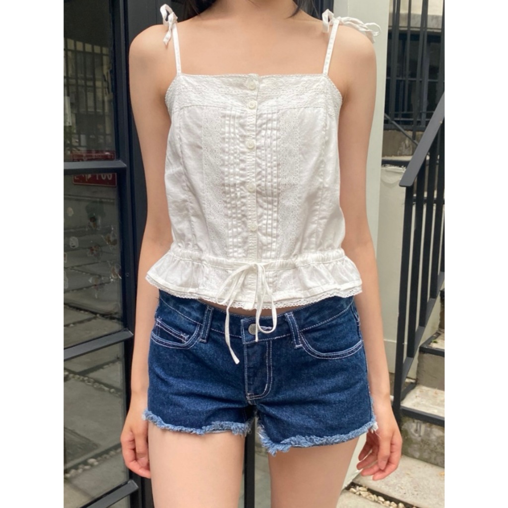 (พร้อมส่ง) Brandy Melville Maeve Top (สีขาว) เสื้อสายเดี่ยว ของแท้จากช็อป
