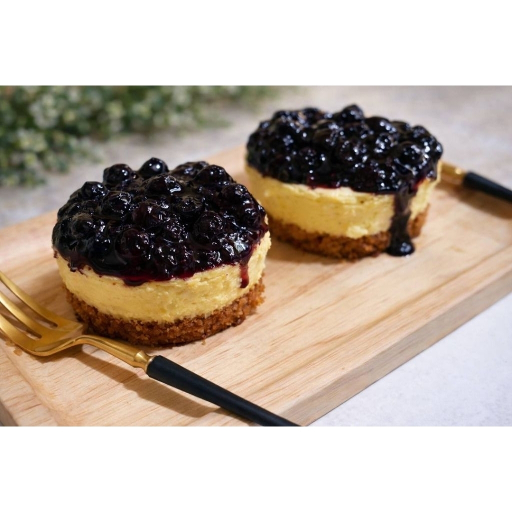 keto Blueberry cheese cake ราคาสำหรับ 1 ชิ้นนะคะ ทำจากครีมชีสอย่างดี by Sweetless House Keto