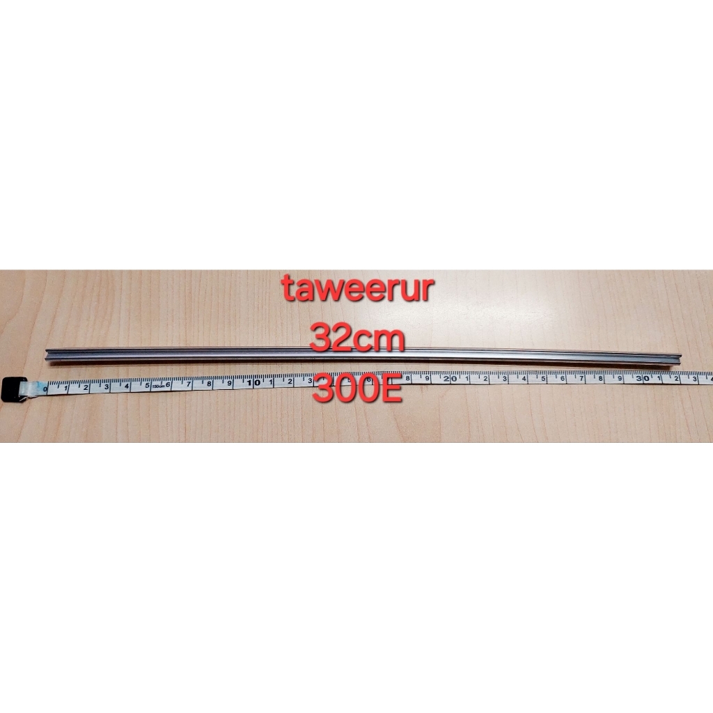 ฺBENZคิ้วหน้ากระจังเส้นนอน สำหรับรุ่น 300E W124 ราคาต่อเส้น(n)