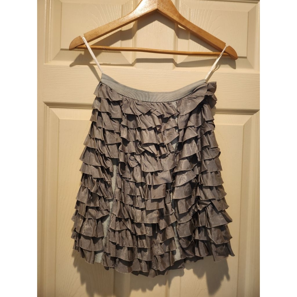 Grey ruffle skirt แบรนด์ Lolita แบรนด์ที่จำหน่ายที่ Central department store