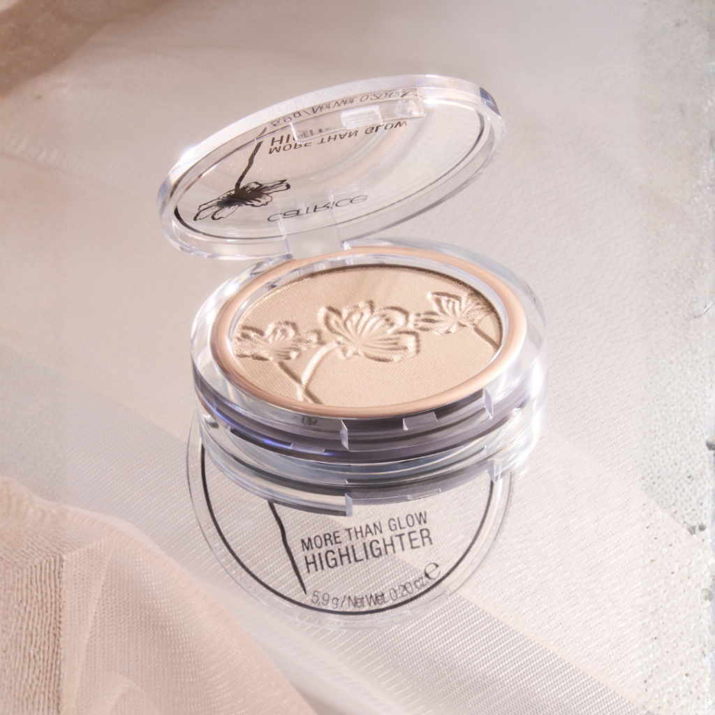 Catrice هايلايتر More Than Glow معدني — صورة 6