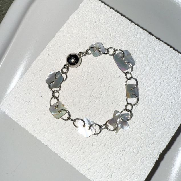 Rock Locket - Ocean Whisper Braclet กำไลกระดุม เปลือกหอยมุก