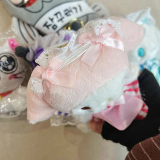 พวงกุญแจตุ๊กตา SANRIO คุโรมิ/เมโลดี้/ปาชา จี้ตุ๊กตาแมว Hello Kitty น่ารัก ชิวาวาน่าเกลียด ห้อยกระเป๋านักเรียนได้