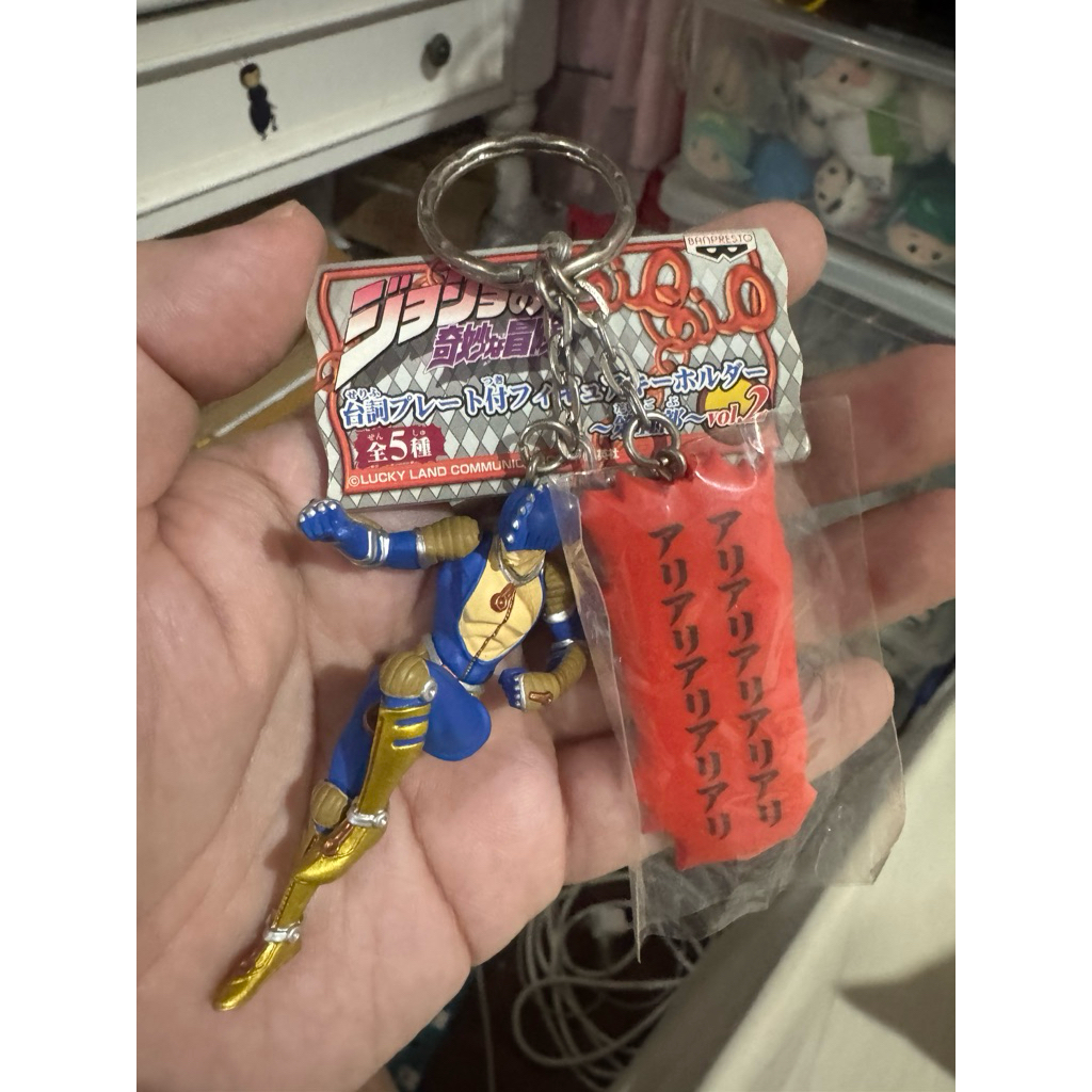 พวงกุญแจ โจโจ้ สติกกี้ ฟิงเกอร์ สแตนด์   | JOJO Figure Keychain With Quote Plate - Sticky Fingers st