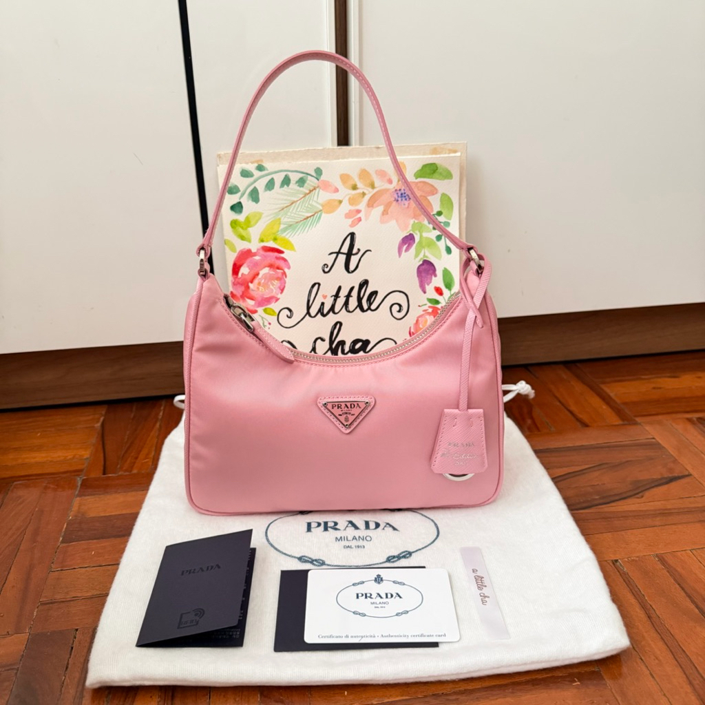 Prada Re-Edition 2005 สีชมพู มือสอง ของแท้ 100%