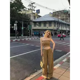 ส่งพร้อมส่ง ชุดเซ็ทสาวสายร้อน เสื้อเกาะอกสั้นผ้ายับลายตาราง กางเกงเอวสูงขากว้างมีเชือกผูก สไตล์ท่องเที่ยวใส่รูปสวยดูสูง