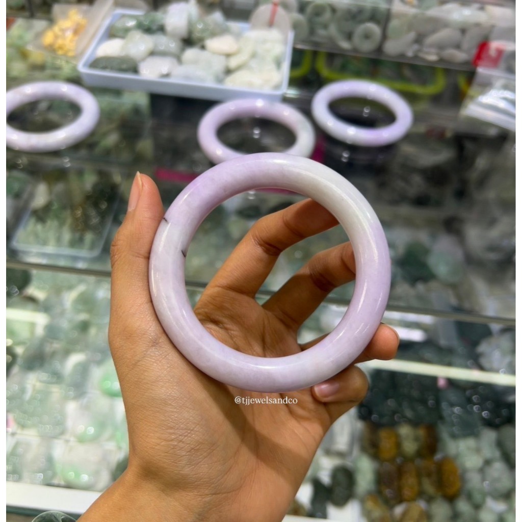 กำไลหยกเจไดต์ หยกม่วง Pastel Lavender Jade Collection ทรงโดนัท หน้ากว้าง11-12มิล ราคา ถูกที่สุด ดีลบีเคเค แกลเลอรีภาพที่ 2