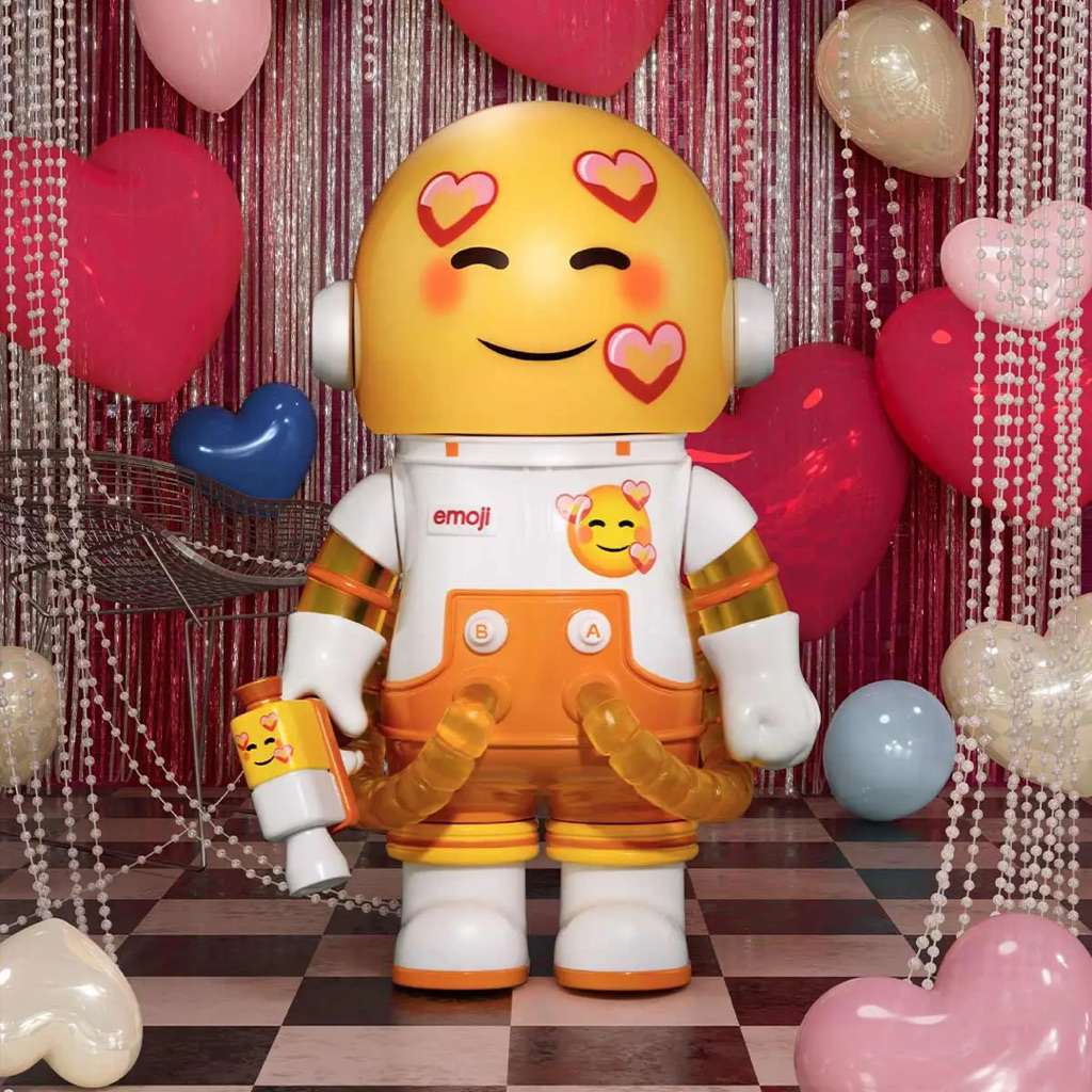 MEGA SPACE MOLLY 100% × emoji™ Series