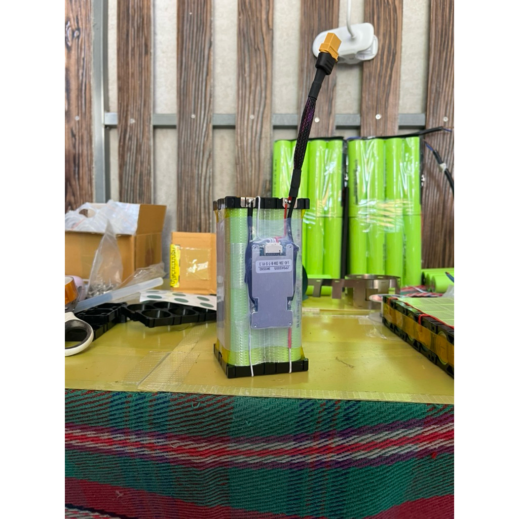 แบตเตอรี่ลิเธียม ฟอสเฟต  LifePo4 (32140) 15 แอมป์แท้ 15000mah (4S) 13-14.5V BMS ป้องกัน 20แอมป์ แบตเตอรี่ใหม่ ครับ