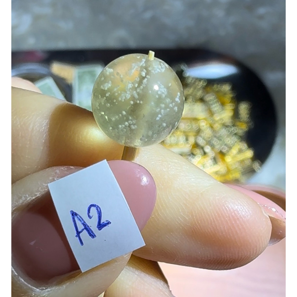 Libyan Desert Glass (แก้วทะเลทรายลิเบีย) (ลูกปัด)Libyan Gold Tektite(ได้ชิ้นที่โพส)