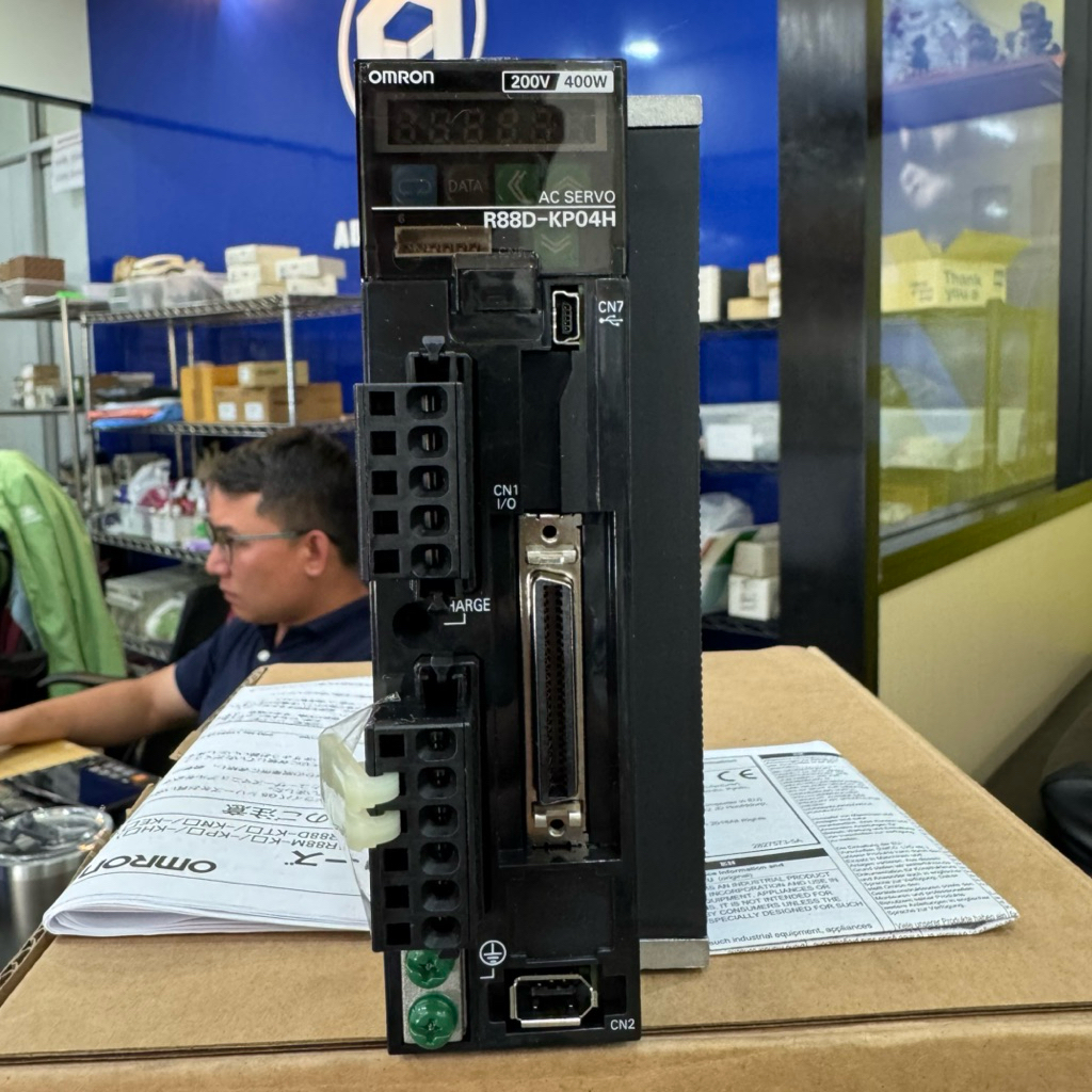 OMRON AC Servo Drive R88D-KP04H 200V 400W  สินค้าใหม่