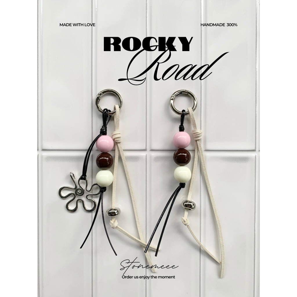 ROCKY ROAD พวงกุญแจจี้ดอกไม้ 🌺 🐚