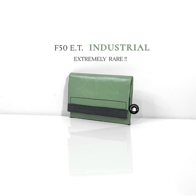 พร้อมส่ง กระเป๋าสตางค์ Freitag F50 E.T.【Industrial Green】🔥Rare🔥 หายาก 100% ของแท้