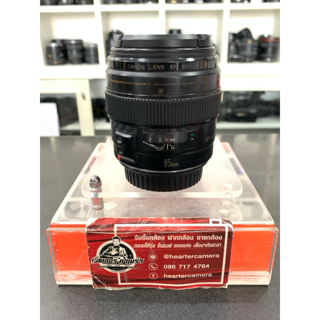 Canon EF 85 mm F1.8 มีรอยขนแมวหน้าเลนส์