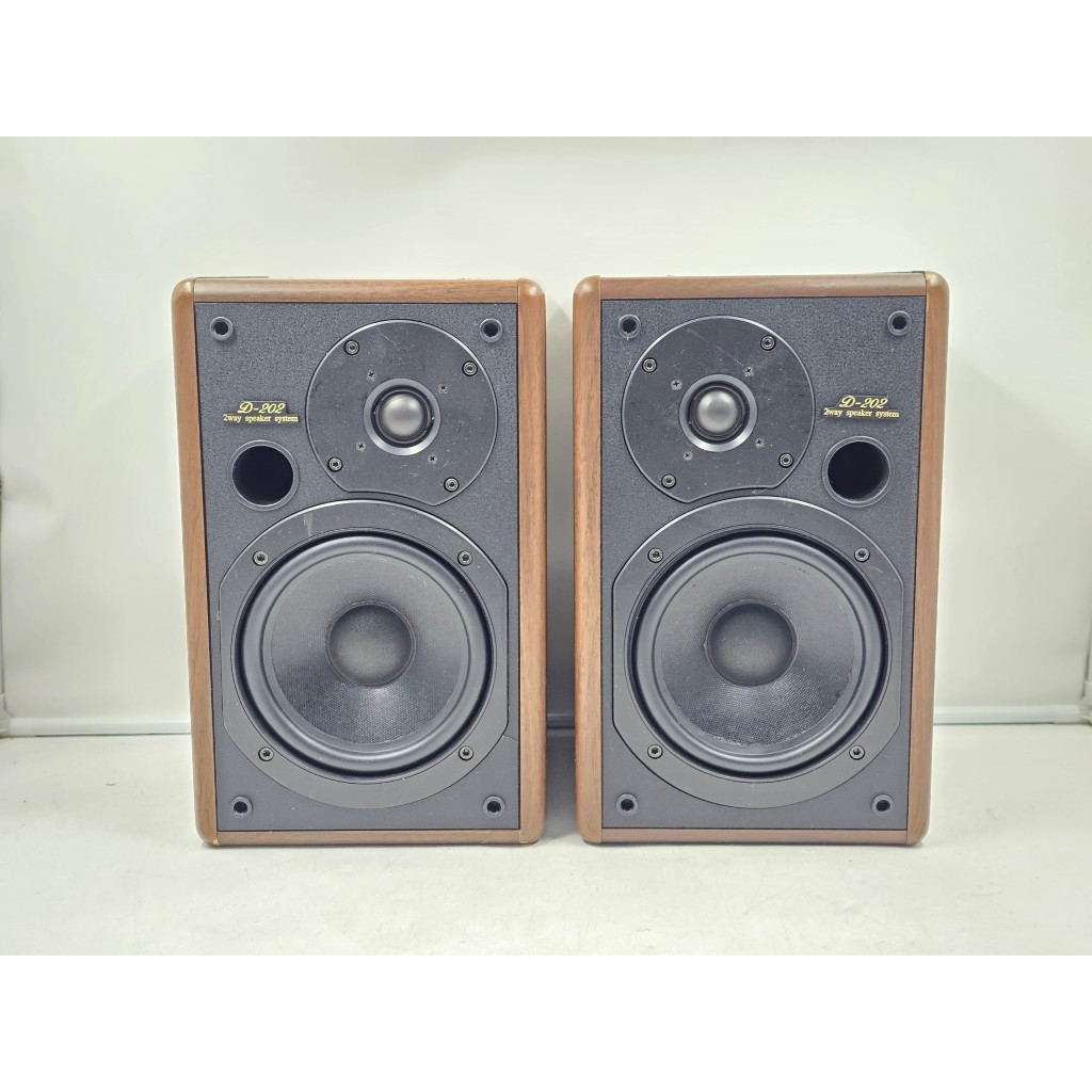 BJ4 ลำโพงญี่ปุ่นมือสอง 1 คู่ (966) ONKYO D-202 30-80W 6 โอห์ม Woofer 5.5 นิ้ว Size ตู้ 20.5x22x33CM 