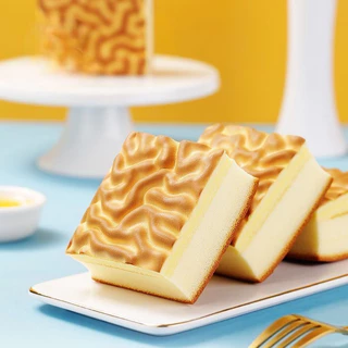 มูฟฟี่เค้กฟองนุ่ม ตราเดมี่(1 ลังมีประมาณ 30 ชิ้น)