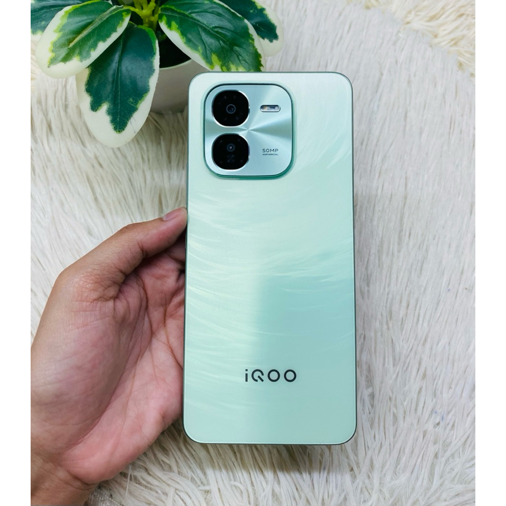 โทรศัพท์มือถือiQOO Z9X 5G RAM8GB/ROM128GB เครื่องแท้มือ2สภาพสวยใช้งานได้ปกติสินค้าพร้อมส่ง