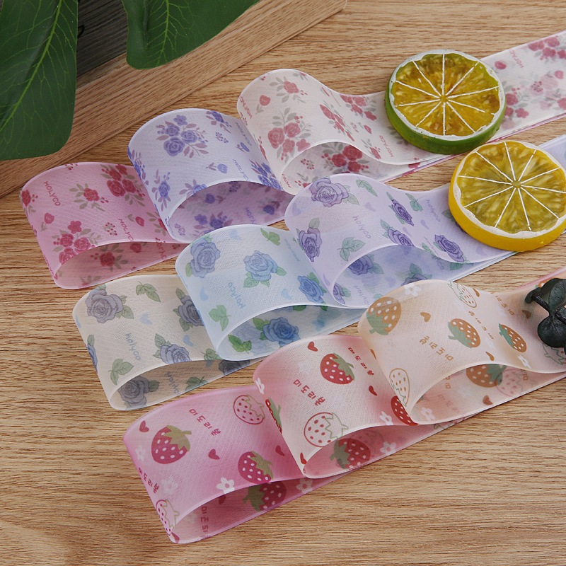 พร้อมส่ง ริบบิ้นผ้าลายดอกและสตอร์เบอรี่ เกาหลีมาก ขนาด 3.8 ซม.