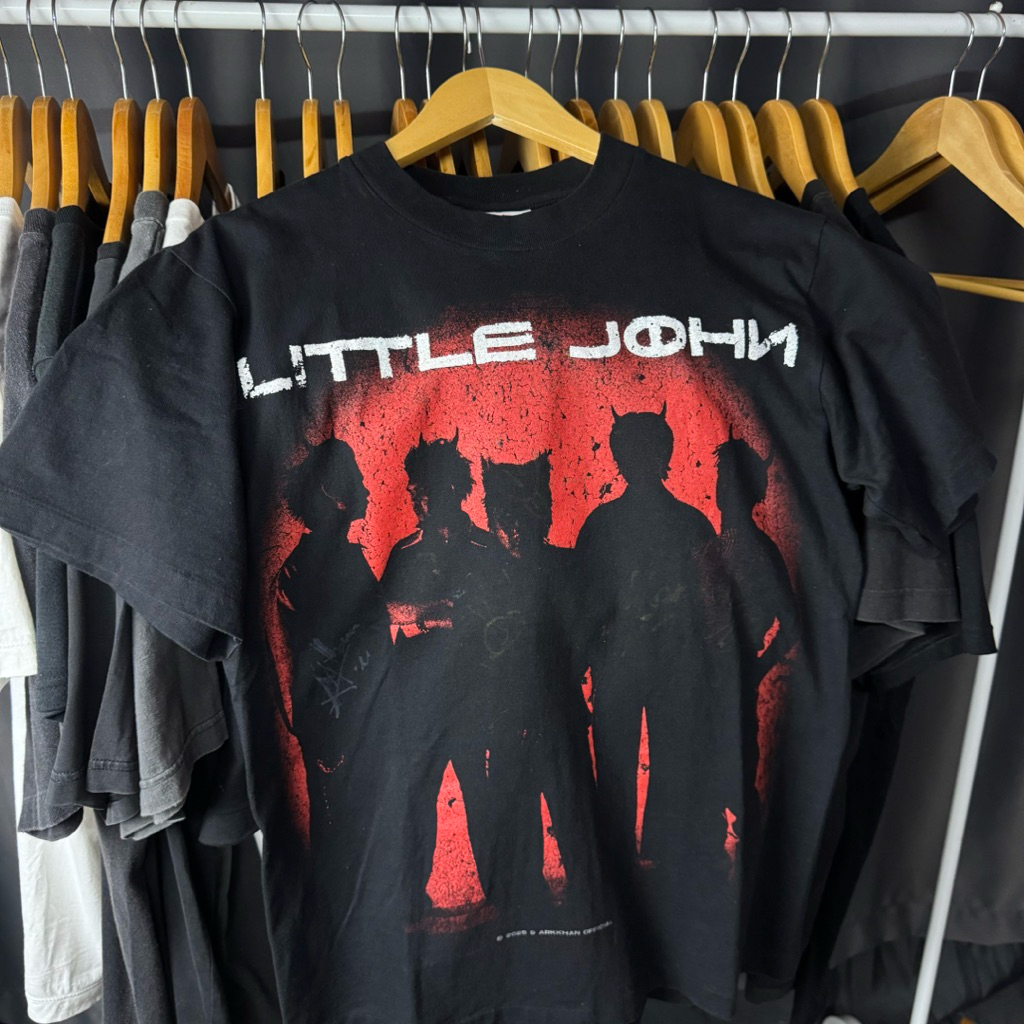 เสื้อ Little John : Monster 2025 ( M : ลายเซ็นครบวง !! )