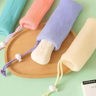 ซื้อ 1 แถม 3 ฟรี!!! ตาข่ายสำหรับทำฟองหนา 6 ชั้น เหมาะสำหรับทำฟองโฟมล้างหน้า ติดผนังได้ และใช้เก็บสบู่ได้ ตาข่ายละเอียด