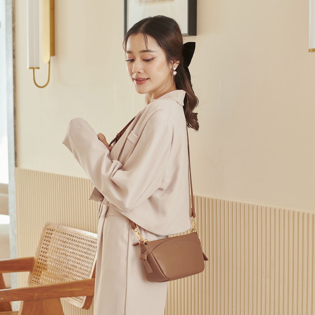 (SALE)ทรงน่ารักเบาสบาย  JOY ออกแบบเพิ่มความสนุกและมิติให้กับทรง หนังวัวแท้ ดูแลง่าย Charin bag ราคา ถูกที่สุด ดีลบีเคเค แกลเลอรีภาพที่ 4