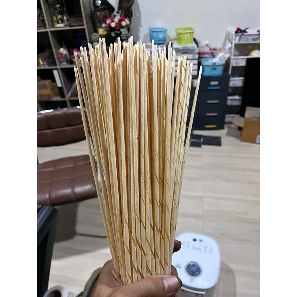 หนวดจันทน์ ยาว 30-35 ซม. หนา จำนวน 500 เส้น ทางร้านไสเอง ตั้งความหนาหนาเท่ากันทุกเส้นด้วยระบบคอมพิวเตอร์