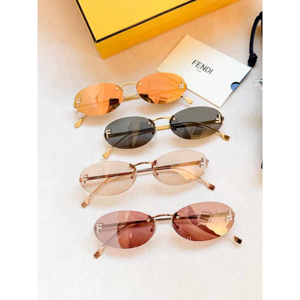 Fendi First Crystal Sunglasses ประดับคริสตัล หรูหรา FE4075US