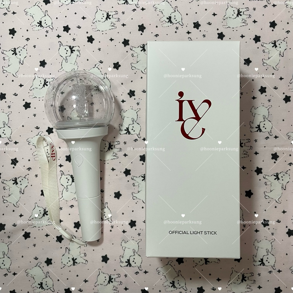 ส่งต่อ แท่งไฟ 💕🤍 พร้อมส่ง ive official light stick  ใช้ไปหนึ่งครั้งถ้วน