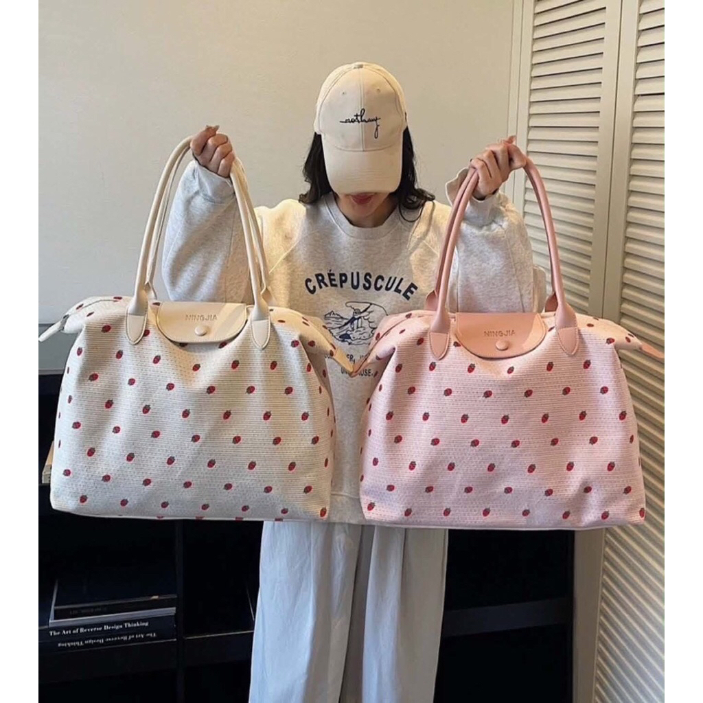 [พร้อมส่ง✅] 👜✨กระเป๋าสะพายพิมลายสตอเบอรี่ น่ารักก🎀
