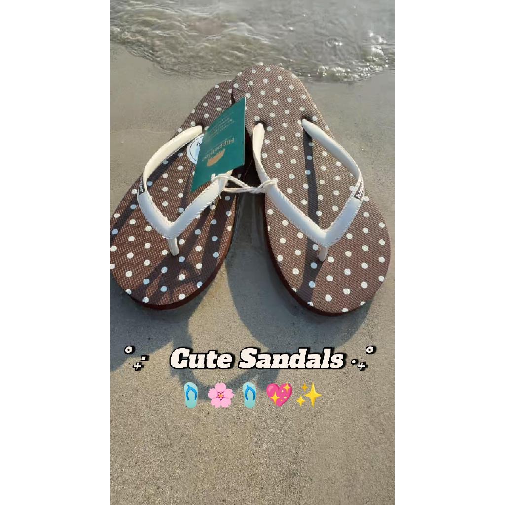 รองเท้าแตะ Hippo Bloo สีตาลอ่อนตัดครีม ลายจุด สีสด รองเท้าอยู่บ้านหูหนีบ sandals ฮิปโป บลู