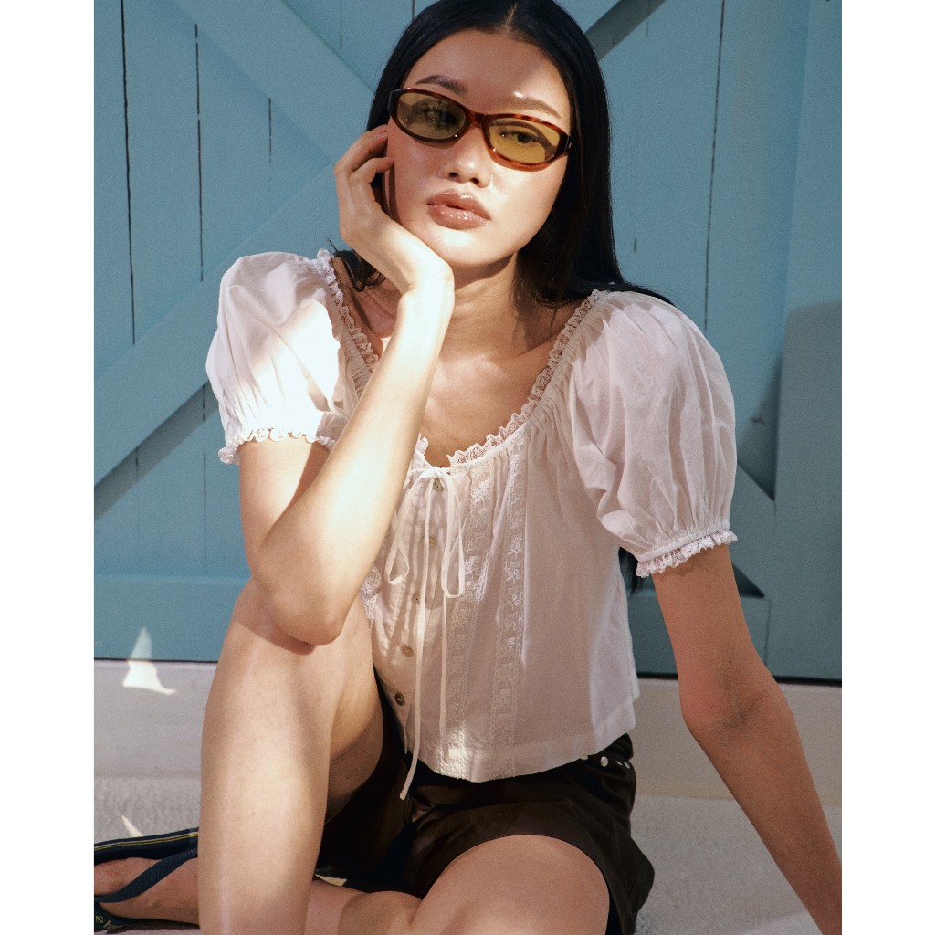 Reverie Jane Lace Blouse - เสื้อแขนตุ๊กตา ตกแต่งลูกไม้