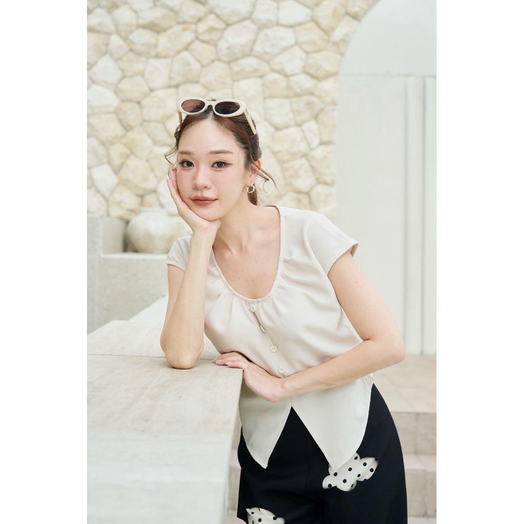 ร244 “Cremo Set ”(M Lรอสินค้า7วัน)(🌸 ชุดโทนครีม-ดำ ดีเทลไดคัทกางเกง ดอกไม้ลายจุด ผ้าโพลีเอสเตอร์นิ่มนุ่ม