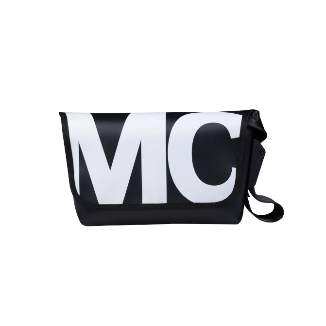 Mc JEANS Online Exclusive กระเป๋าสะพายอเนกประสงค์  สีดำ M02Z113 กระเป๋าผ้าใบ ลายพิมพ์ MC กระเป๋ากันน้ำ