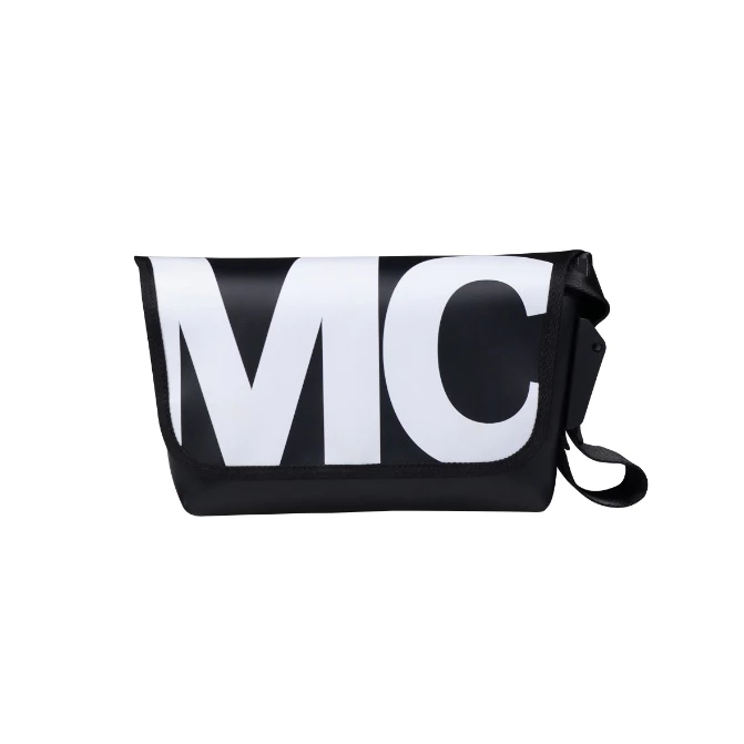 Mc JEANS Online Exclusive กระเป๋าสะพายอเนกประสงค์ สีดำ M02Z113 กระเป๋าผ้าใบ ลายพิมพ์ MC กระเป๋ากันน้ำ