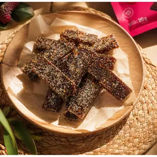 ผลไม้รวมคลุกพริกเกลือ แผ่นพอดีคำ จี๊ดจ๊า Mixed Fruit Sheet Cut สูตรสตรอ์เบอร์รี่ มัลเบอร์รี่ by Grand Mom Aead