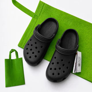 【พร้อมส่ง】Croc Sandal Clogสำหรับผู้ชายและผู้หญิง เบา นุ่ม กันลื่น ใส่สบาย เหมาะเดินทางและชายหาด ฟรีกระเป๋า