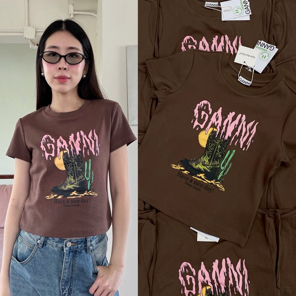 Ganni baby tee 🤍 เสื้อยืดคอกลมแขนสั้นทรงเบบี้ที ลายใหม่น่ารักมาก ลายสกรีนหน้า แบรนด์ดังเกาหลี