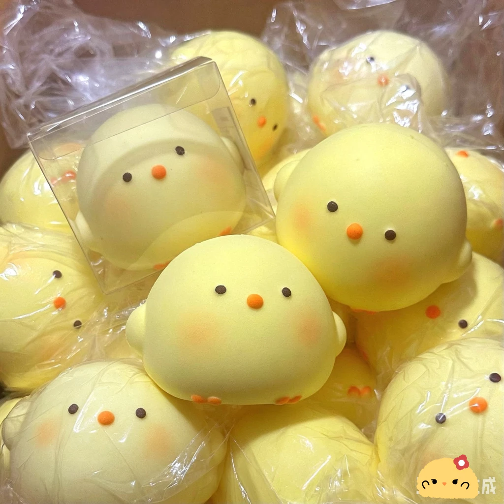ของเล่นบีบเล่น รูปไก่น้อยน่ารัก นุ่มนิ่ม คืนตัวช้า ให้ความรู้สึกชุ่มชื้นและน่าพึงพอใจ