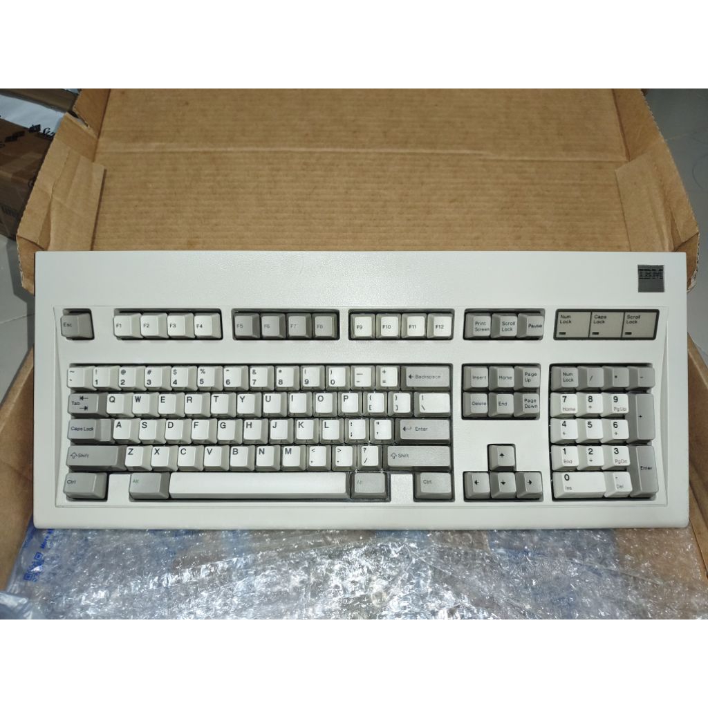 IBM MODEL M keyboard silver badge ป้ายเหลี่ยม (17DEC1986)