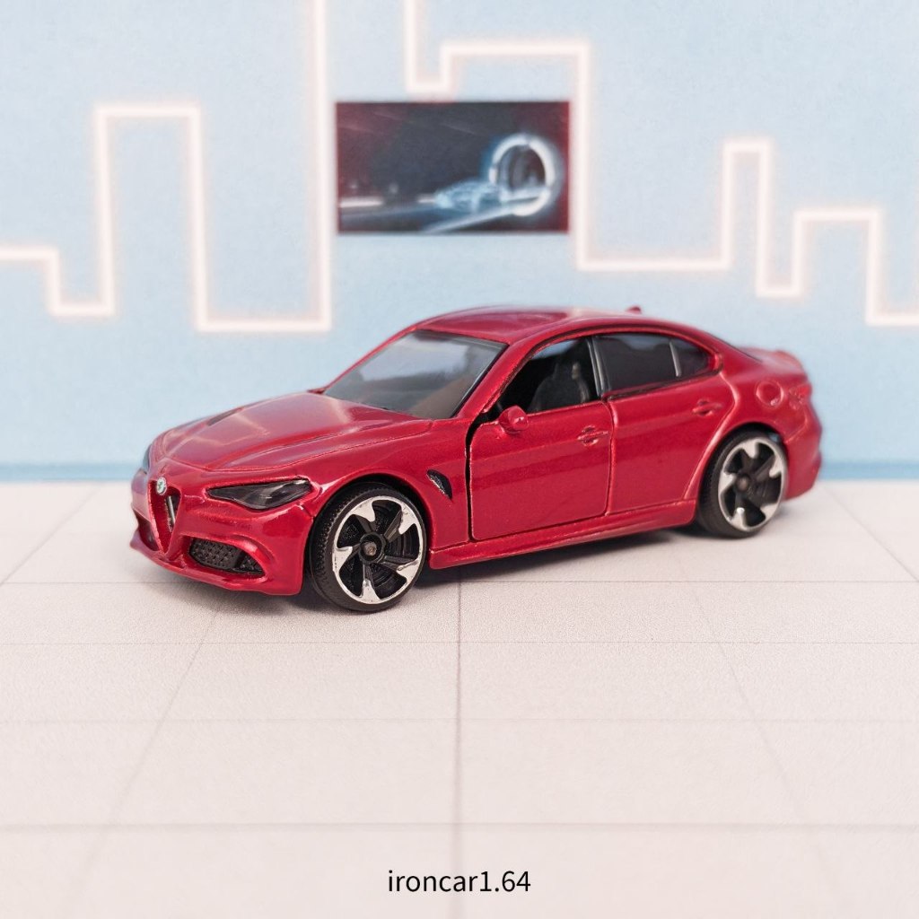 โมเดลรถ majorette alfa romeo giulia สีแดง