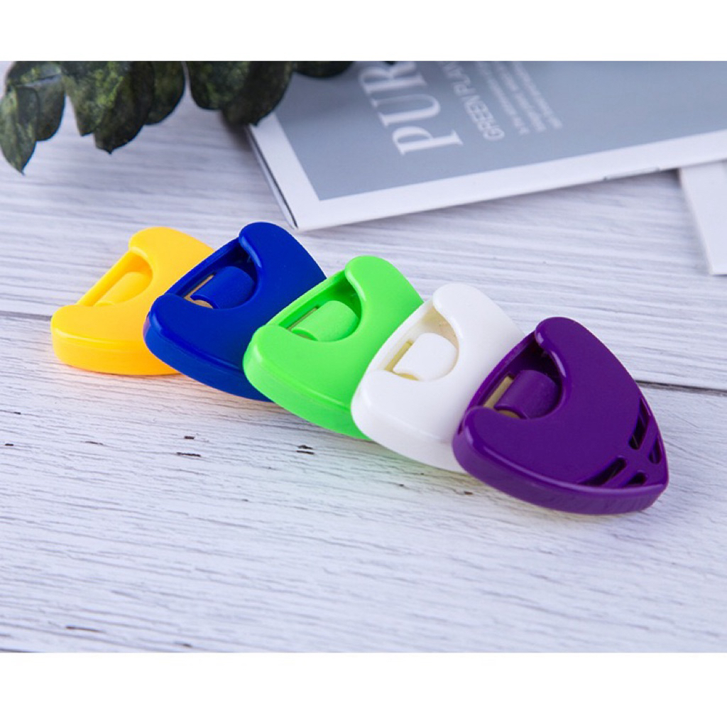 ที่เก็บปิ๊กกีตาร์ (Pick Holder)ขนาดใหญ่ทรงสามเหลี่ยม ใส่Pick ได้1-4อันมีหลายสีให้เลือก