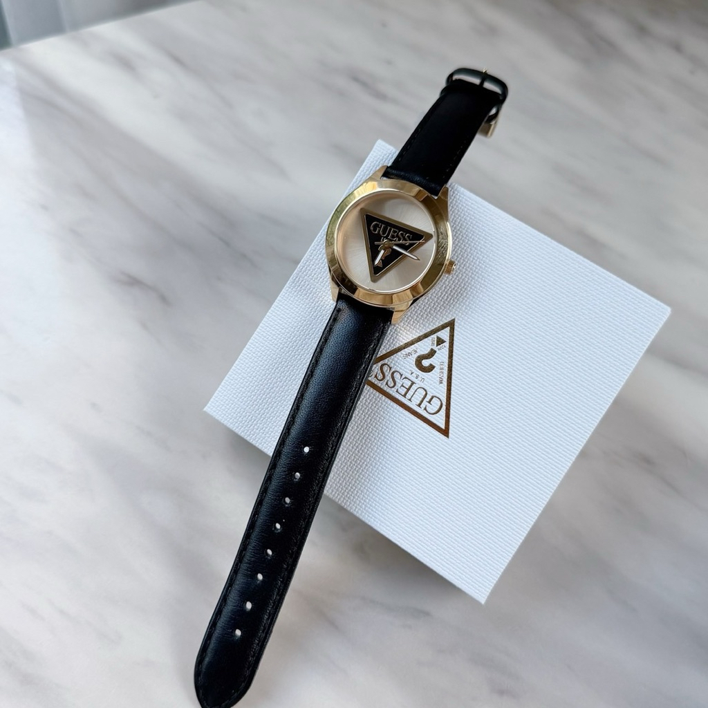 **พร้อมส่ง ใช้codeลดได้📌 Guess Tri plaque watch size 34mm ✨